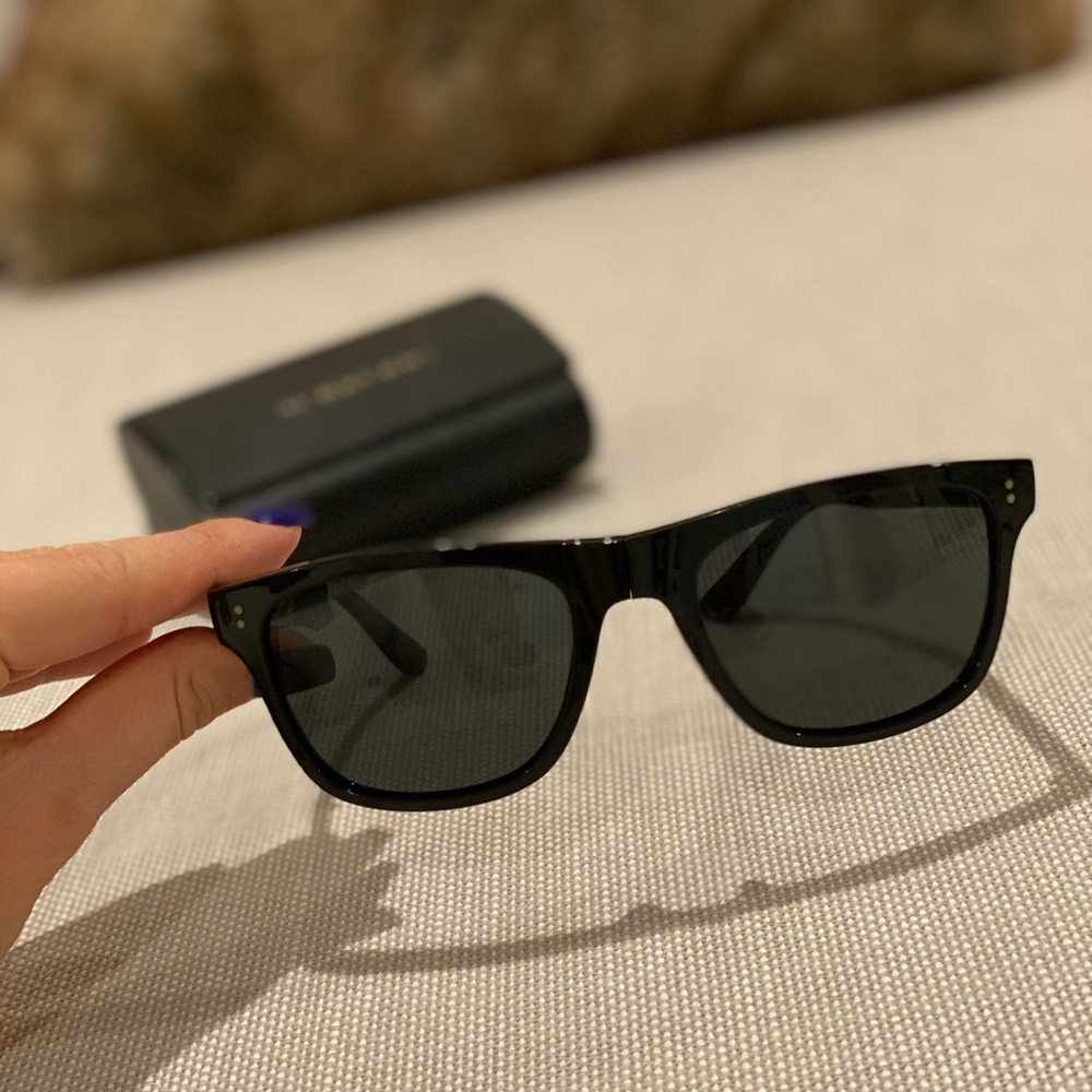 Burberry black sunglasses with case